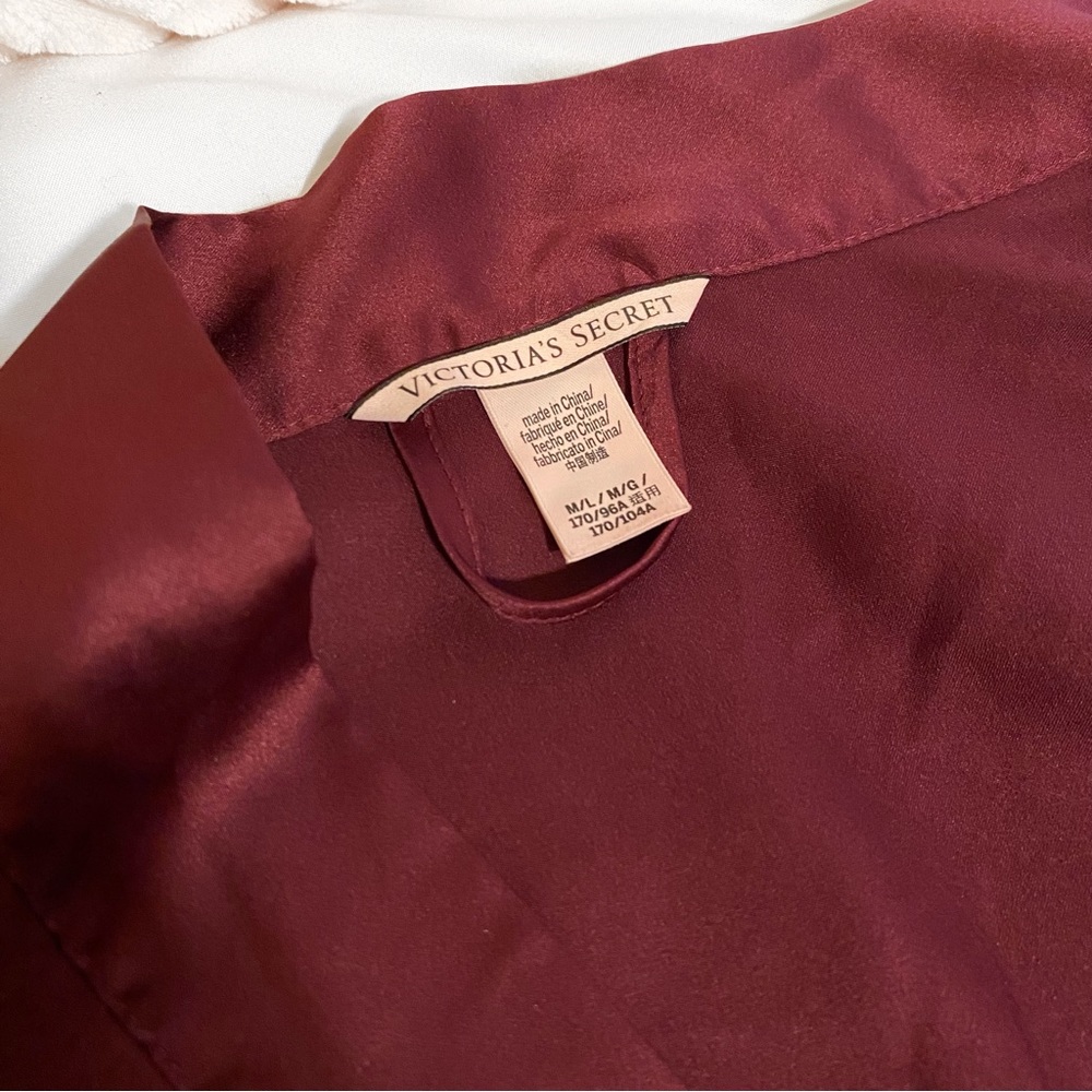 Victoria’s Secret Satin Robe - Picture 4 of 4